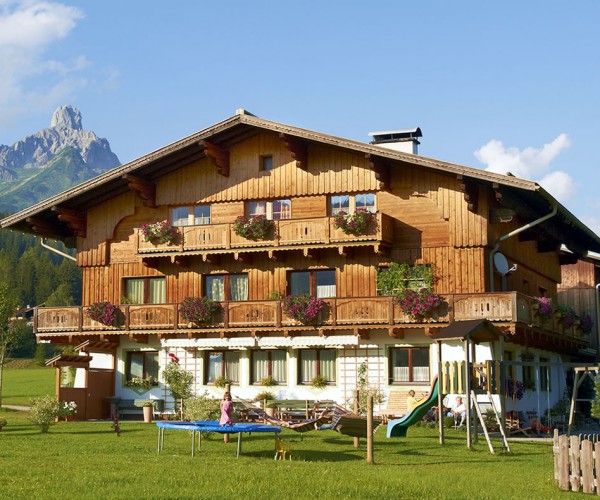 Stubenrauschhhof mit Spielplatz und viel Natur
