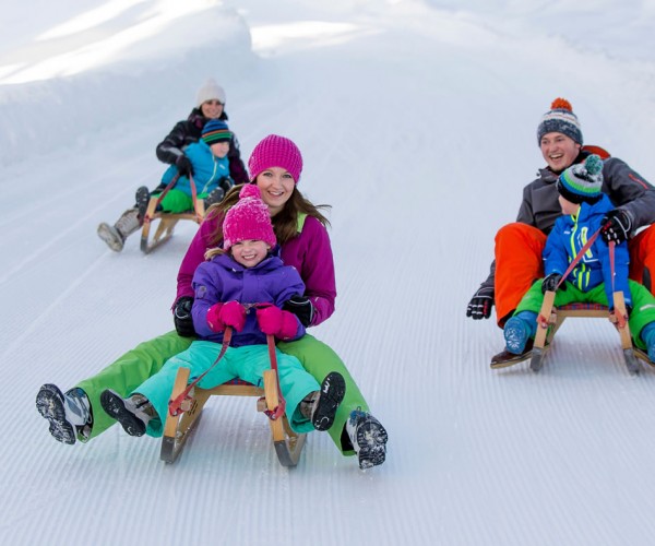 Rodeln im Familienurlaub © TVB Filzmoos